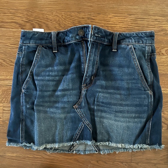 American eagle skirt, never worn, size 6, loose fit. - Picture 1 of 2